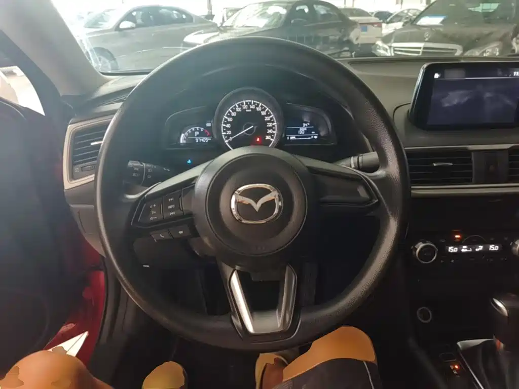 Mazda 3 Axela 2017 — фото 11