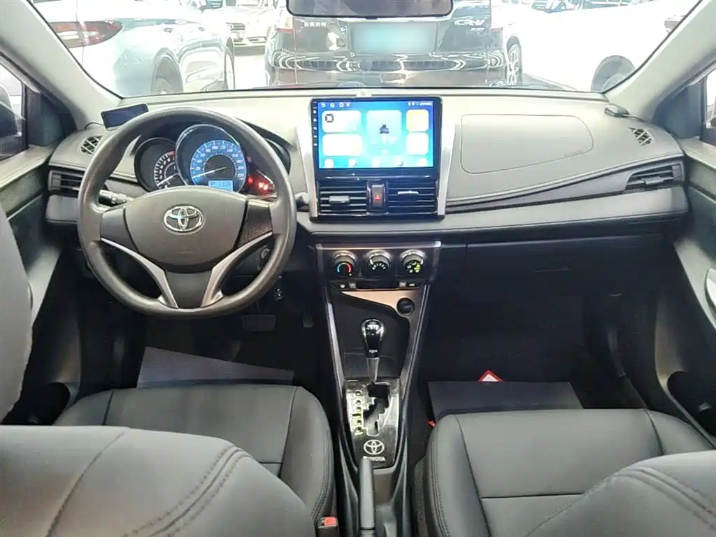 Toyota Yaris L 2016 — фото 10