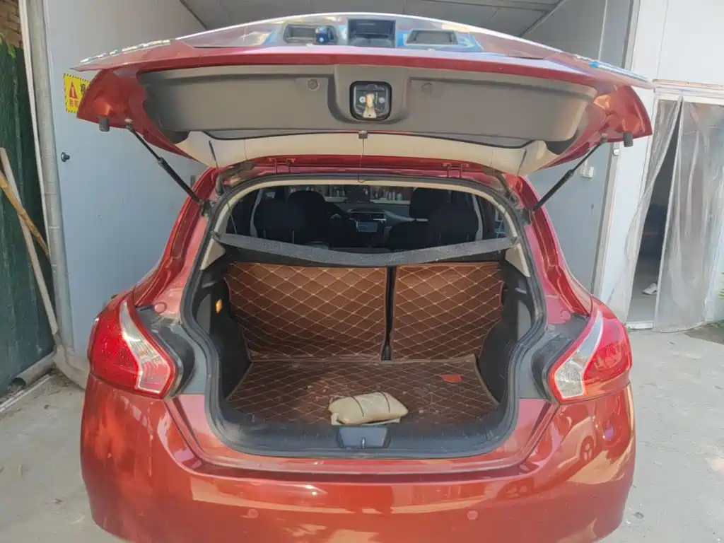 Nissan Tiida 2015 — фото 19