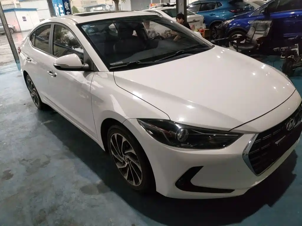 Hyundai Elantra 2019 — фото 4