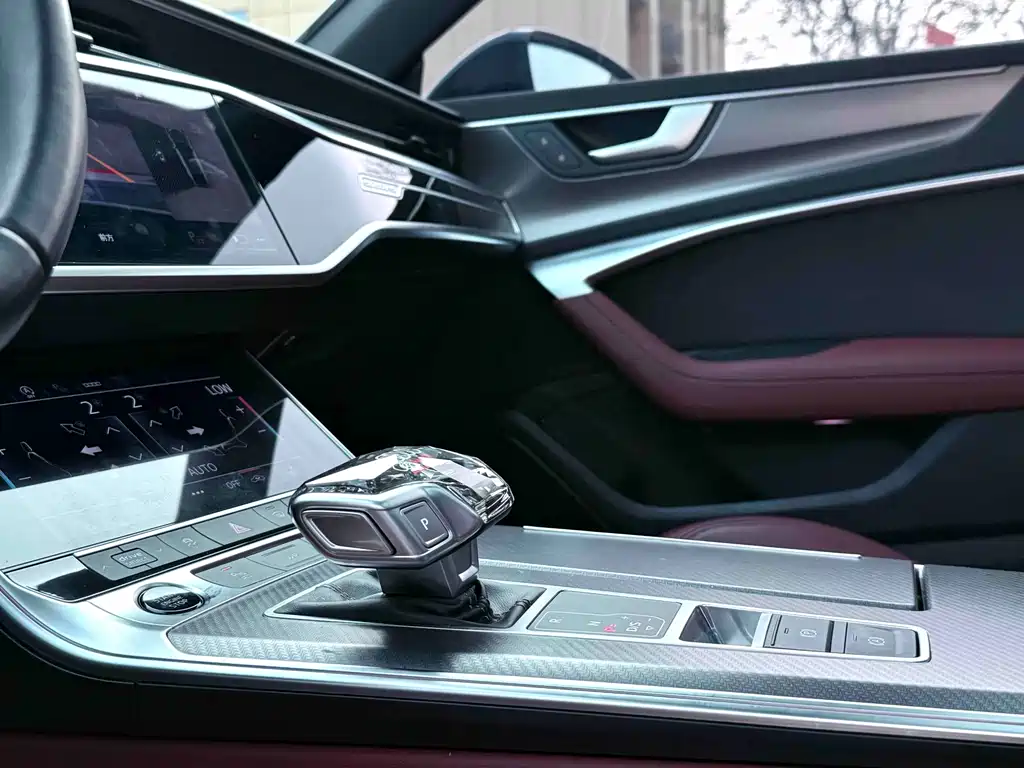 Audi A7L 2024 — фото 13