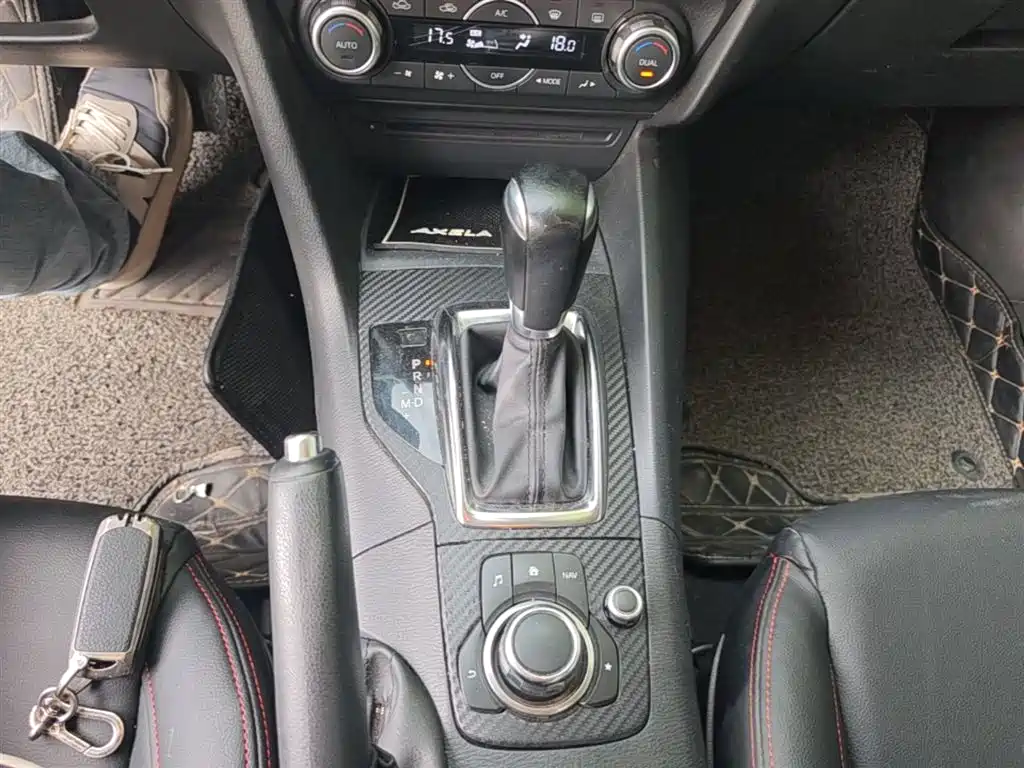 Mazda 3 Axela 2015 — фото 14