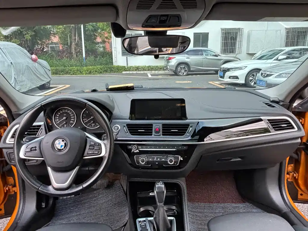 BMW 1 Series 2018 — фото 16