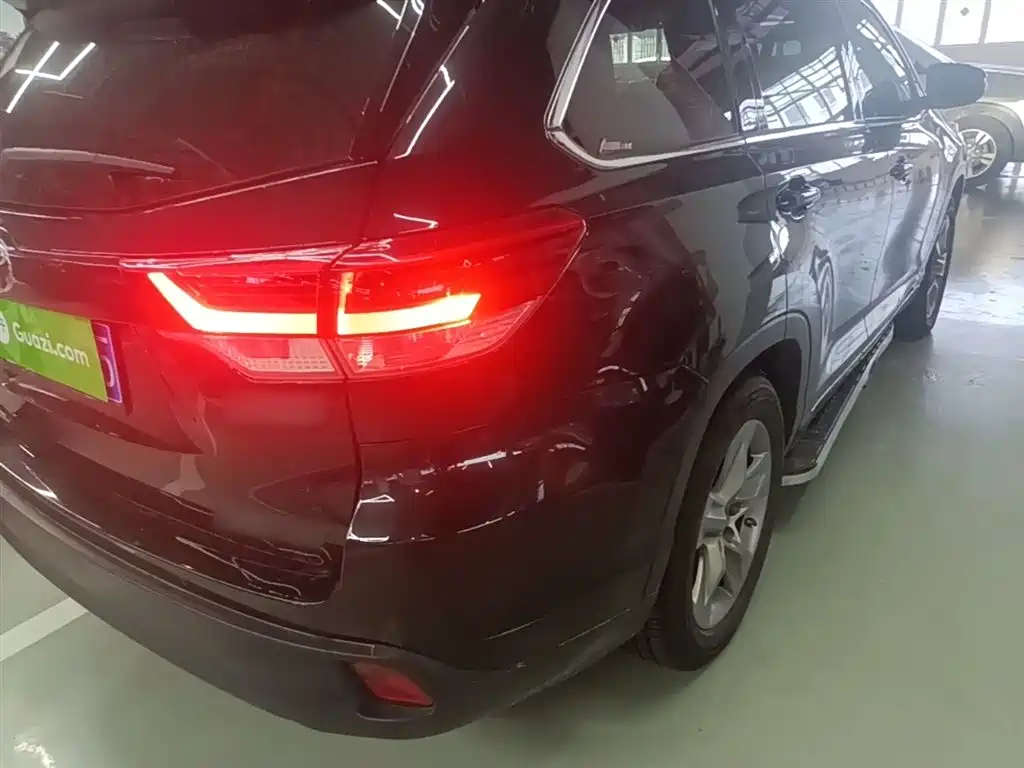 Toyota Highlander 2021 — фото 8
