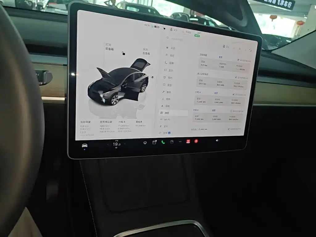 Tesla Model Y 2022 — фото 13