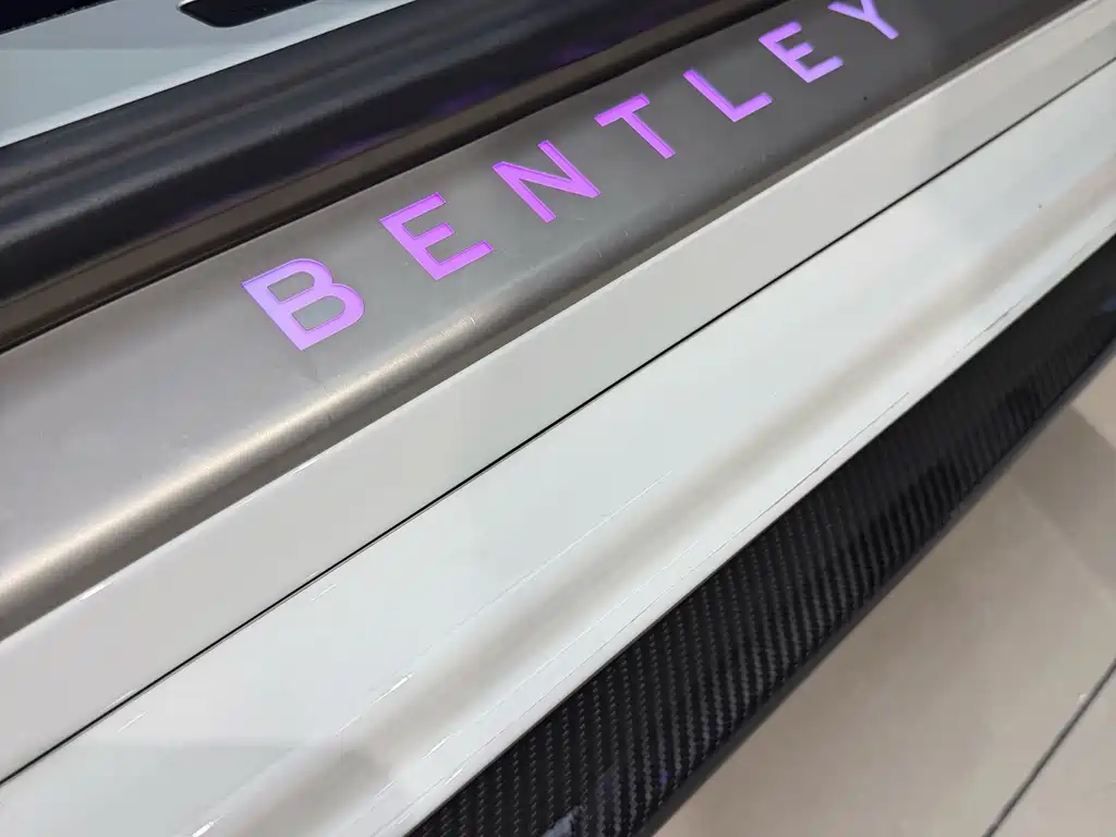 Bentley Continental 2022 — фото 11