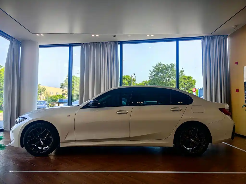 BMW 3 Series 2024