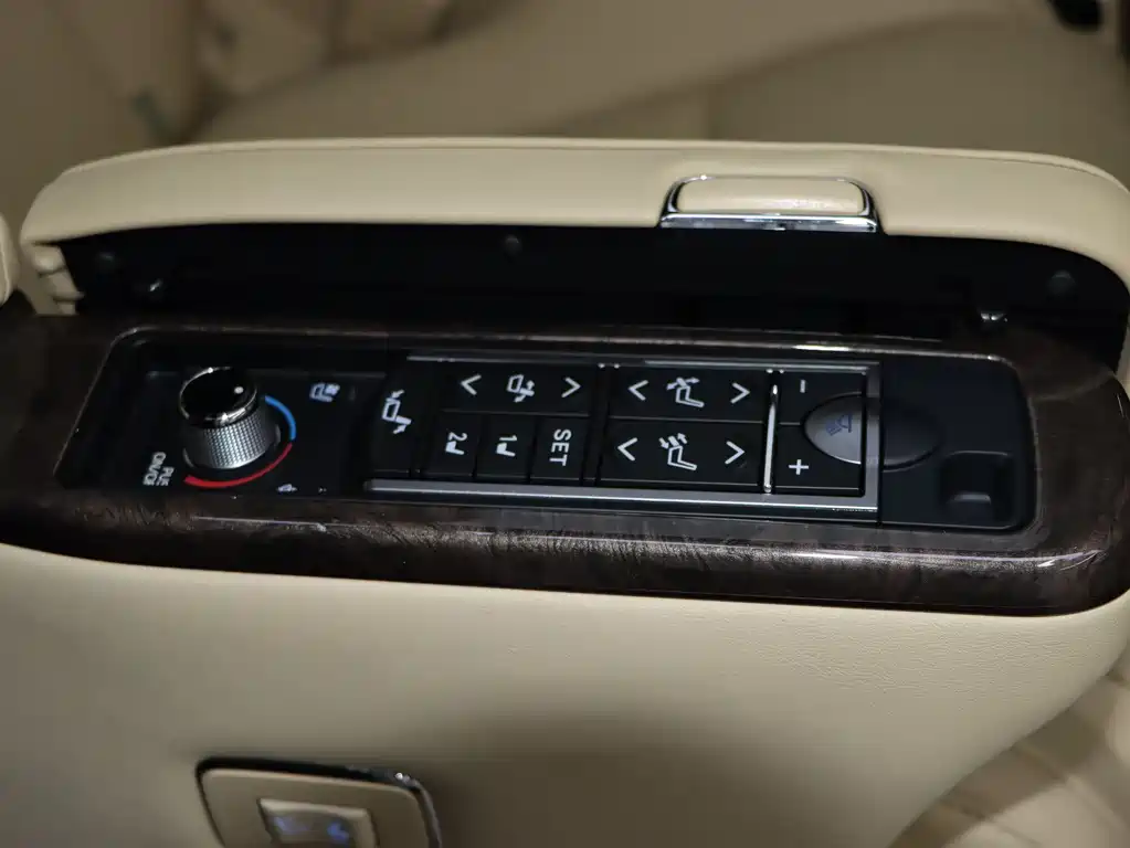 Toyota Vellfire 2023 — фото 18