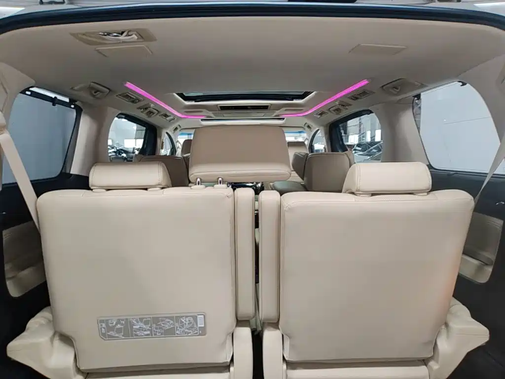 Toyota Alphard 2018 — фото 19