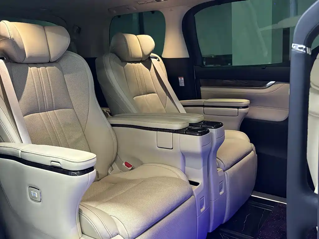 Toyota Alphard 2022 — фото 15