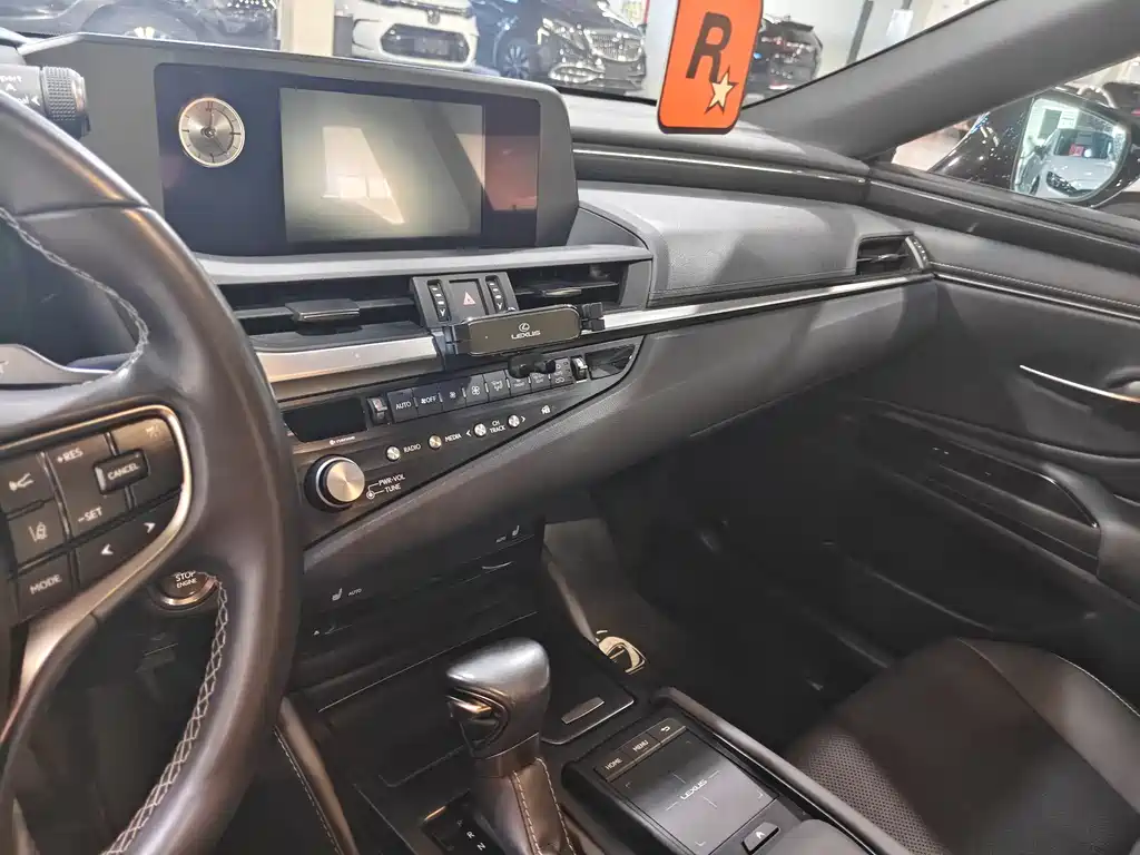 Lexus ES 2021