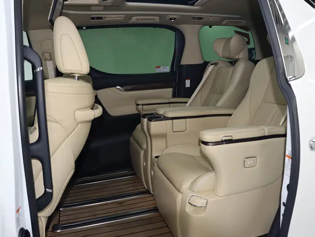 Toyota Vellfire 2023 — фото 15