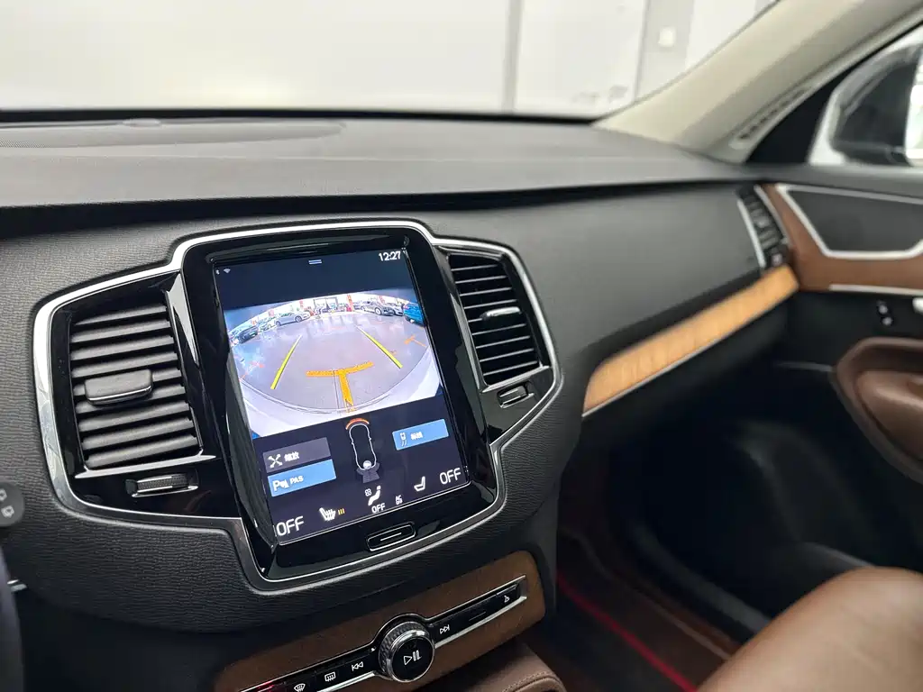 Volvo XC90 2020 — фото 28