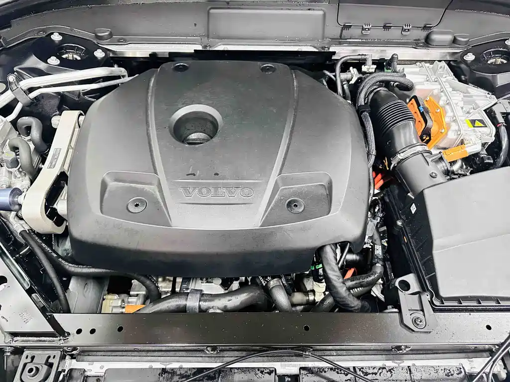 Volvo XC60 PHEV 2025 — фото 15