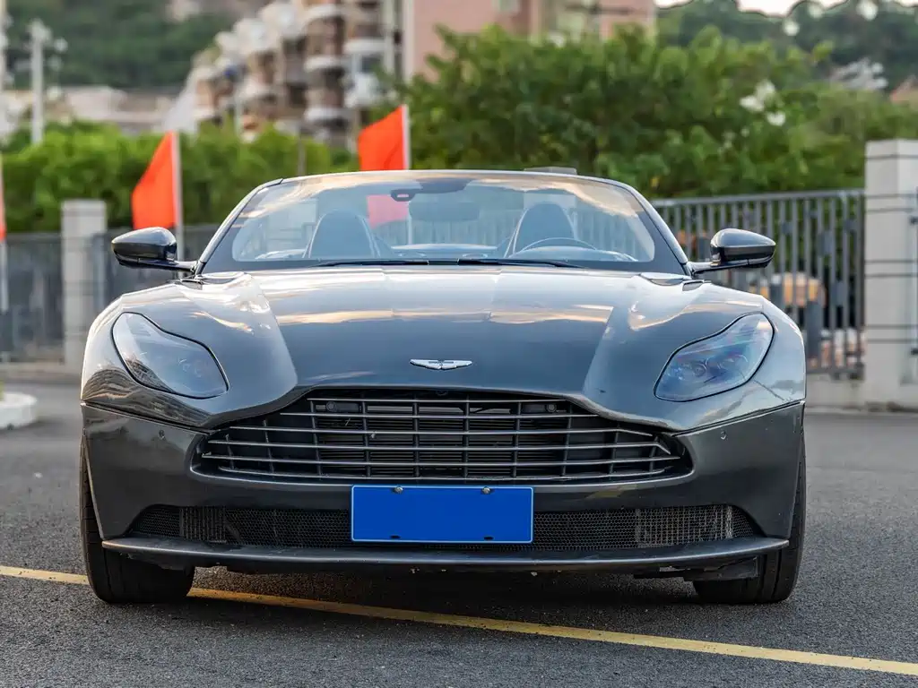 Aston Martin DB11 2018 — фото 2
