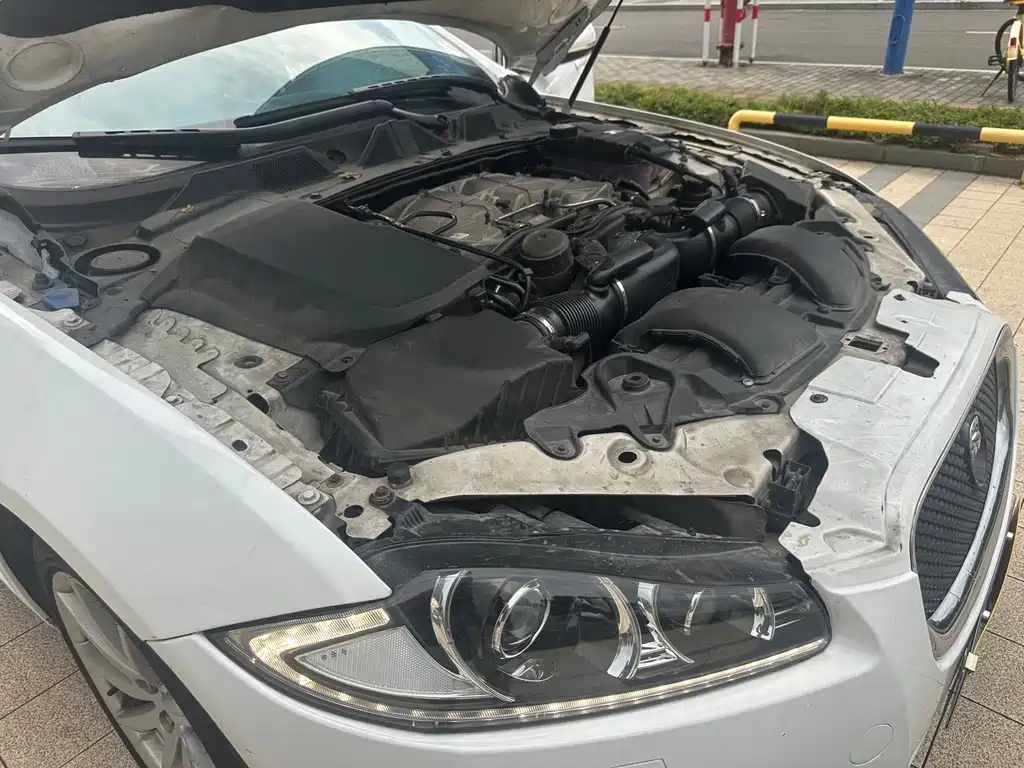 Jaguar XF 2013 — фото 25