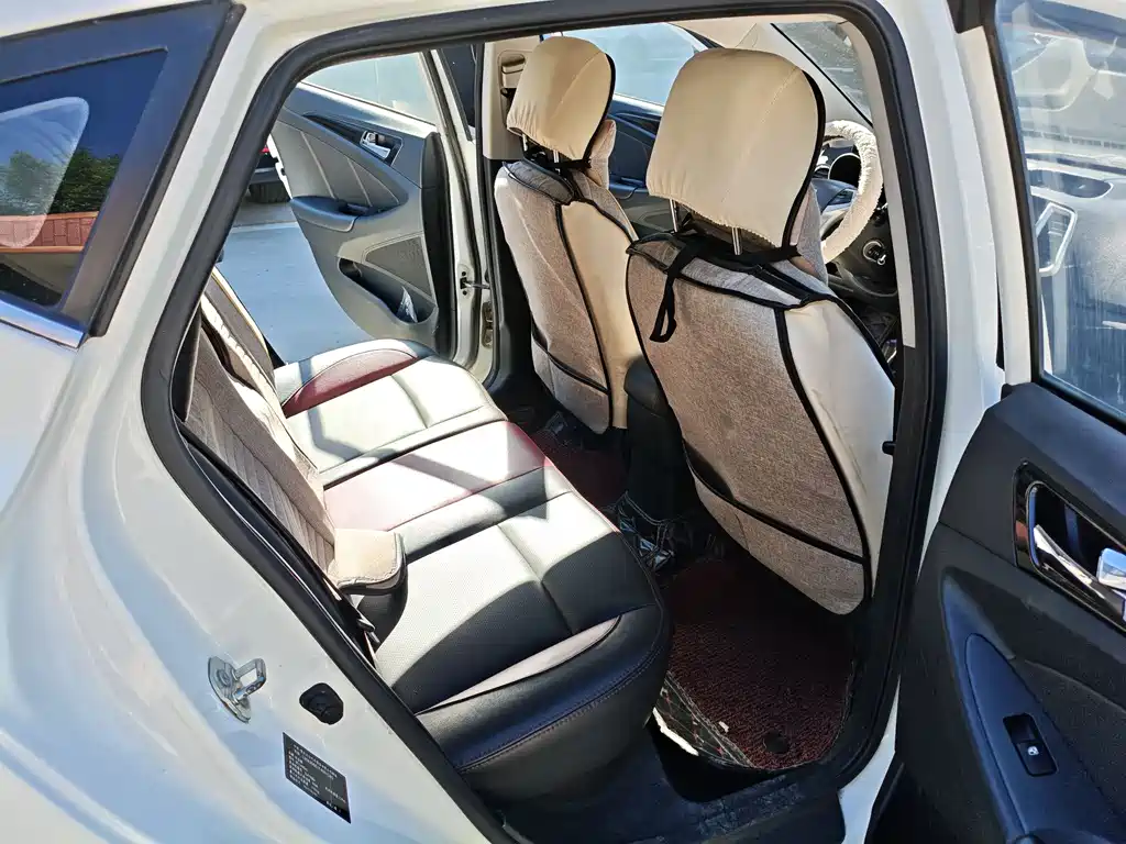 Changan Eado XT 2015 — фото 9