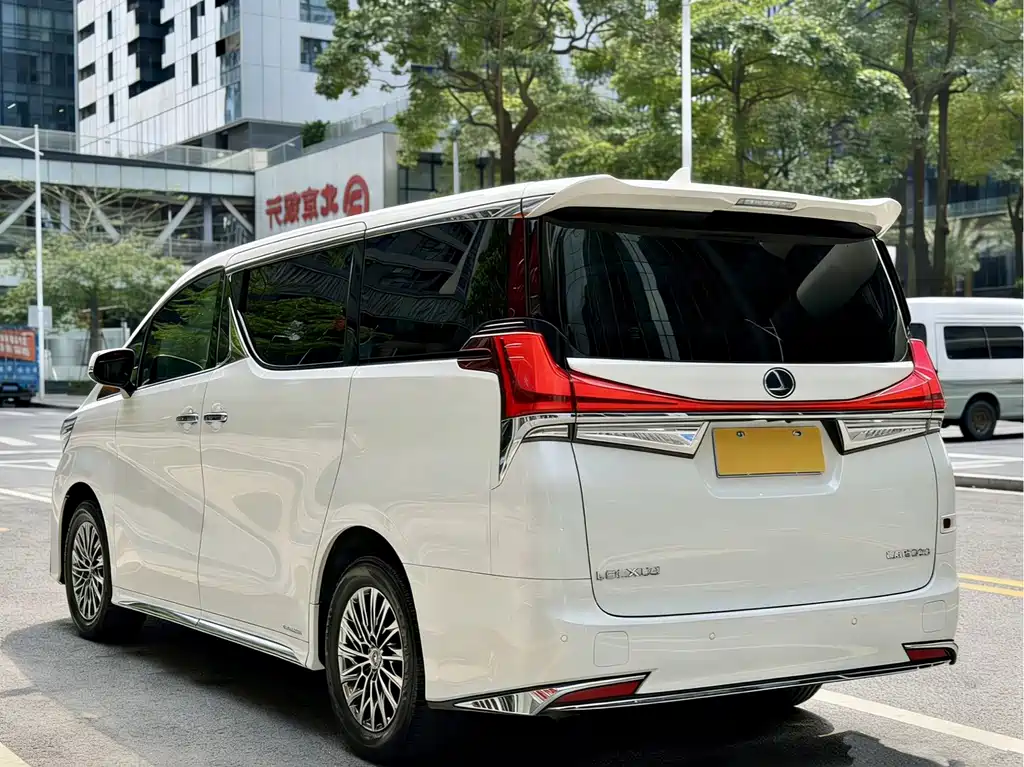 Lexus LM 2021 — фото 12
