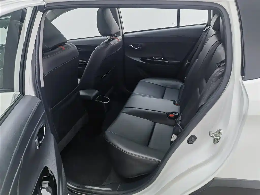 Toyota Yaris L 2021 — фото 15