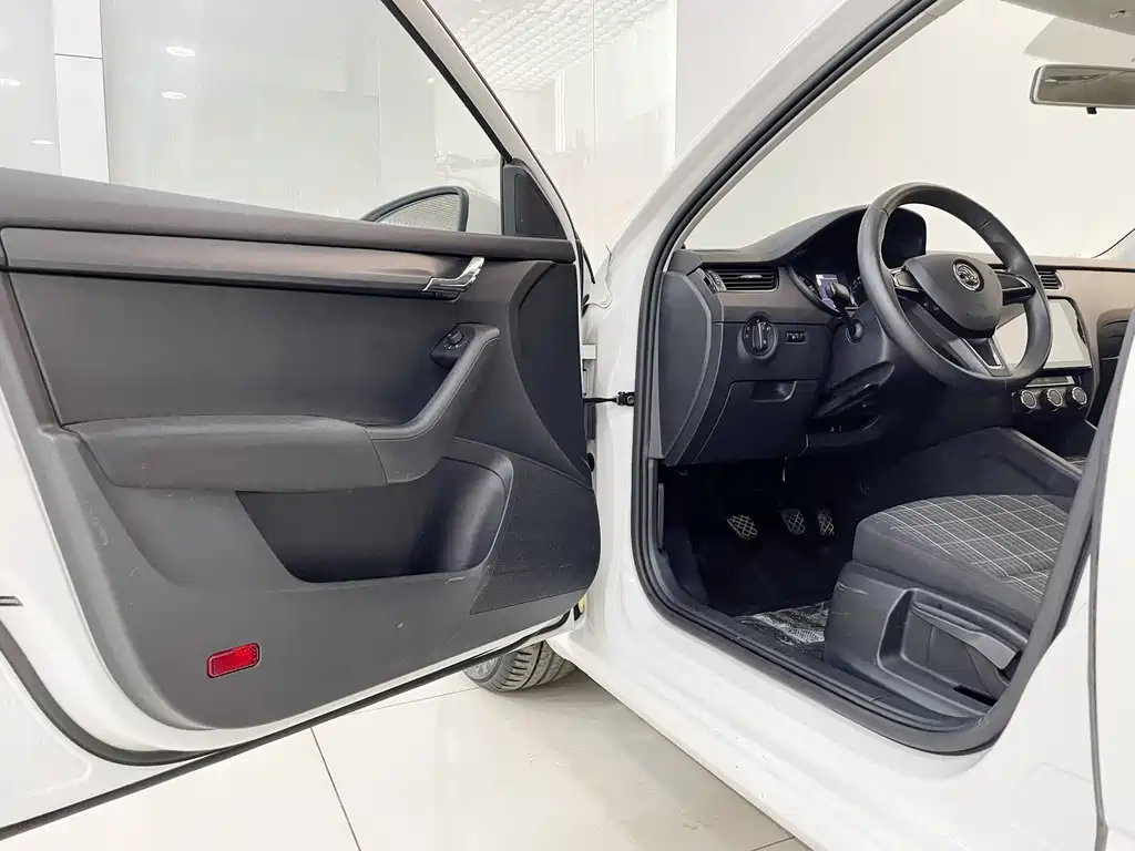 Skoda Octavia 2019 — фото 13