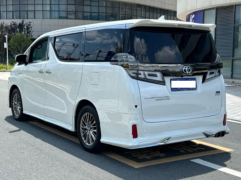 Toyota Vellfire 2023 — фото 9