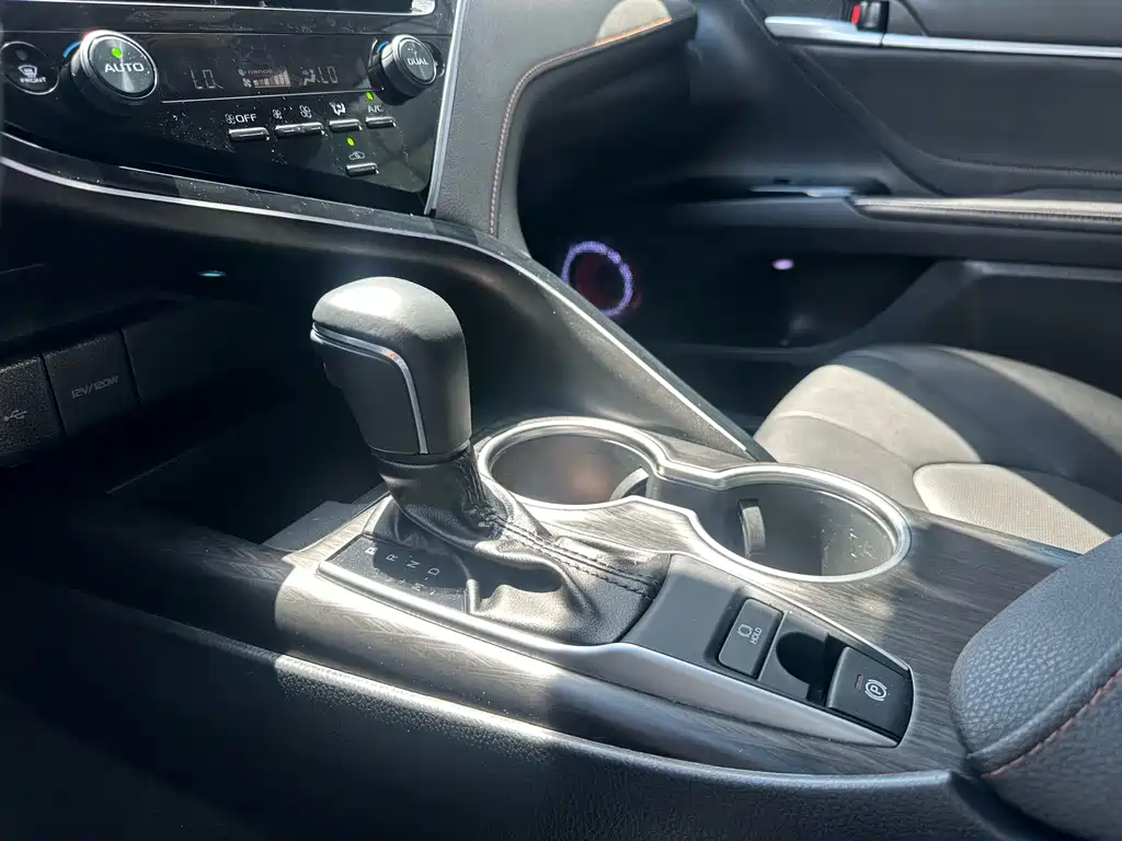 Toyota Camry 2023 — фото 20