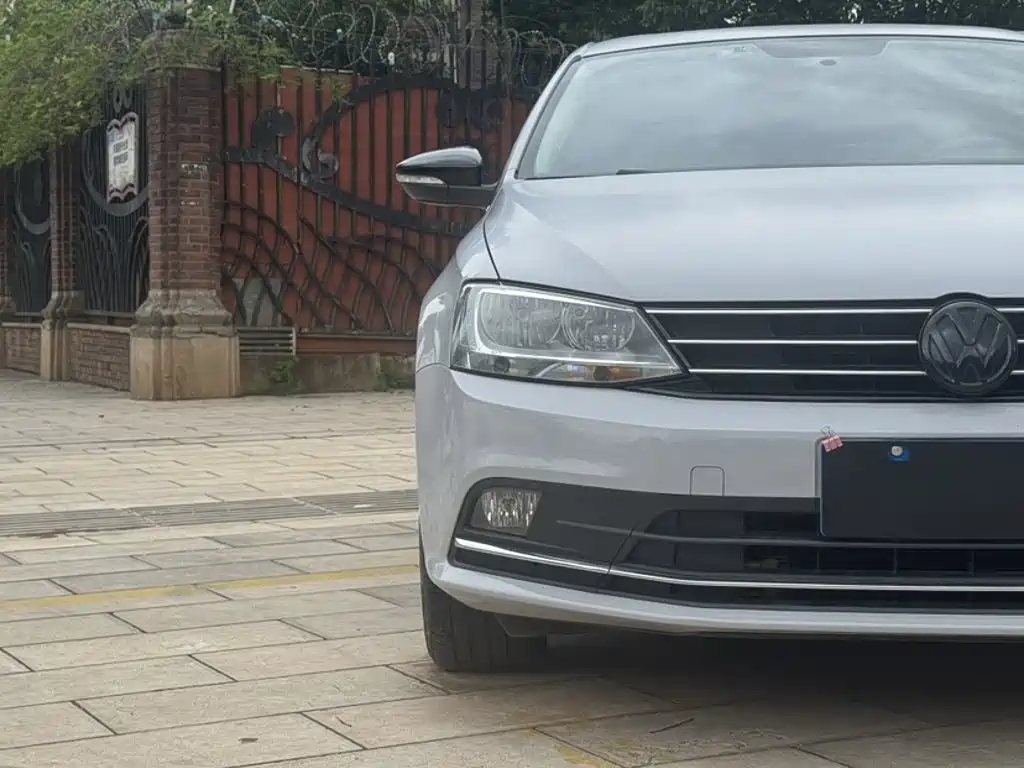 Volkswagen Sagitar 2018