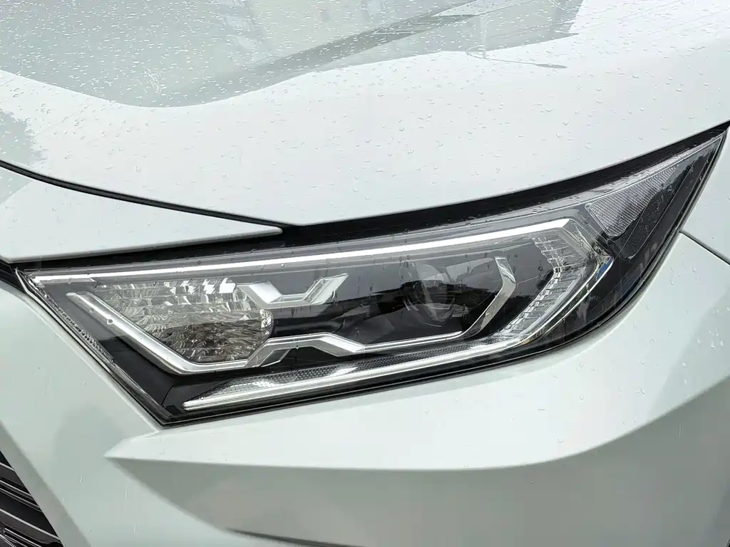 Toyota RAV4 2021 — фото 13