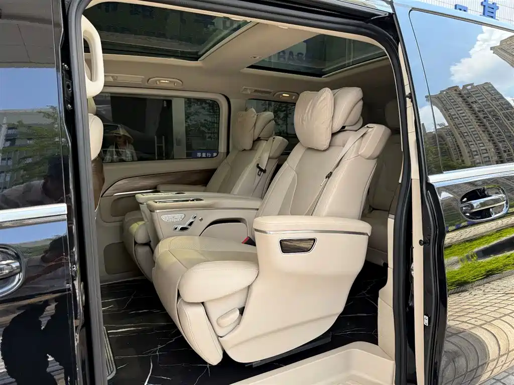 Mercedes-Benz V-Class 2023 — фото 21