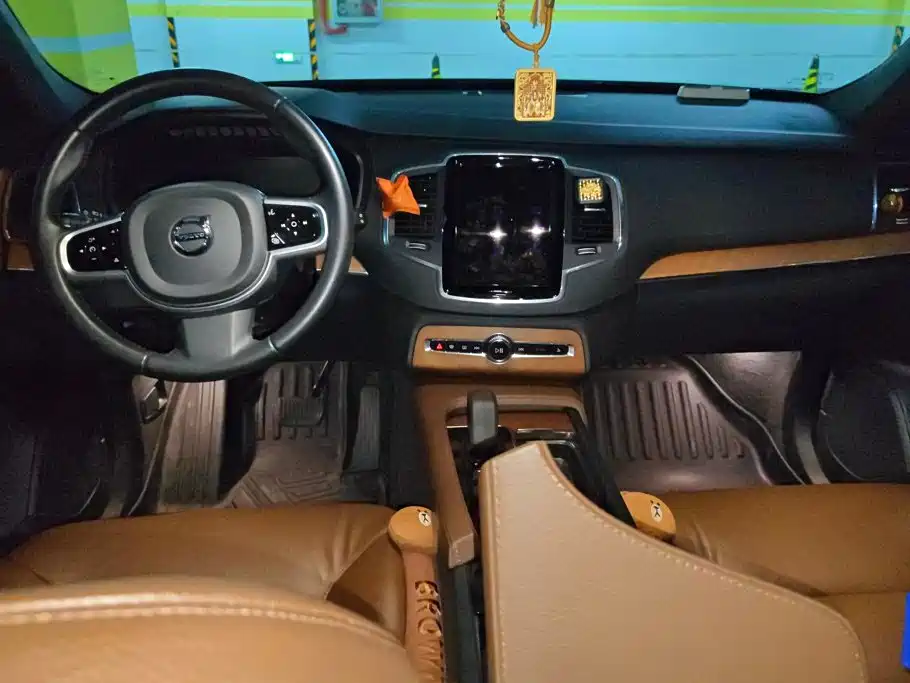 Volvo XC90 2022 — фото 12