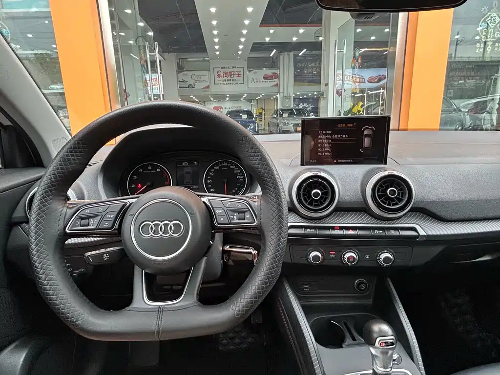 Audi Q2L 2023 — фото 20