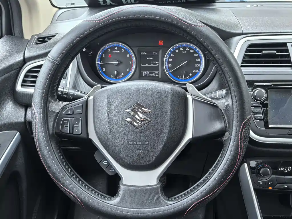 Suzuki S-Cross 2015 — фото 18