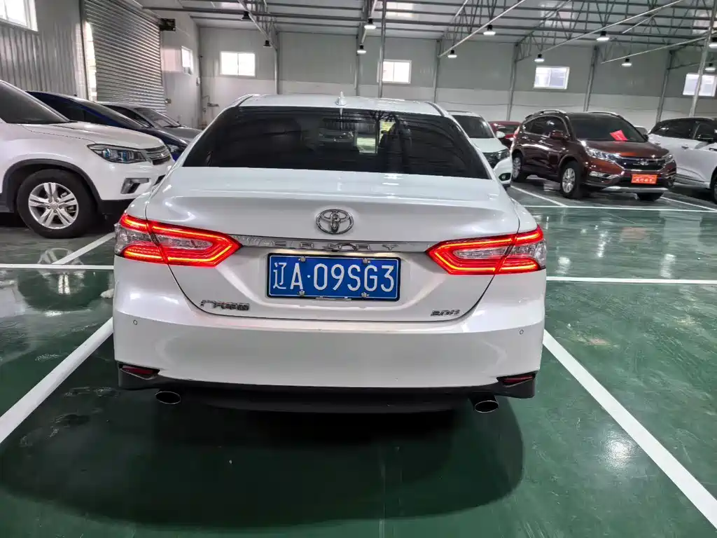 Toyota Camry 2023 — фото 8