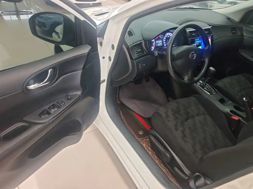 Nissan Tiida 2015 — фото 12