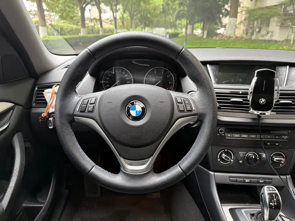 BMW X1 2015 — фото 16