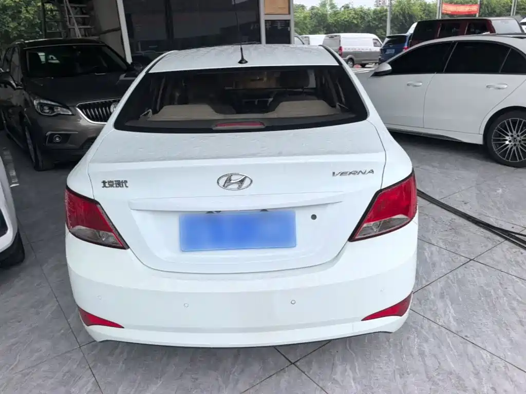 Hyundai Verna 2015 — фото 6