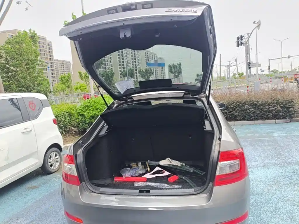 Skoda Octavia 2017 — фото 19