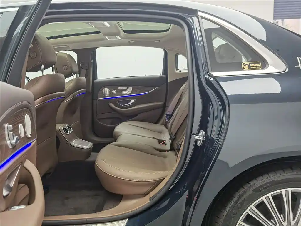 Mercedes-Benz E-Class 2023 — фото 15