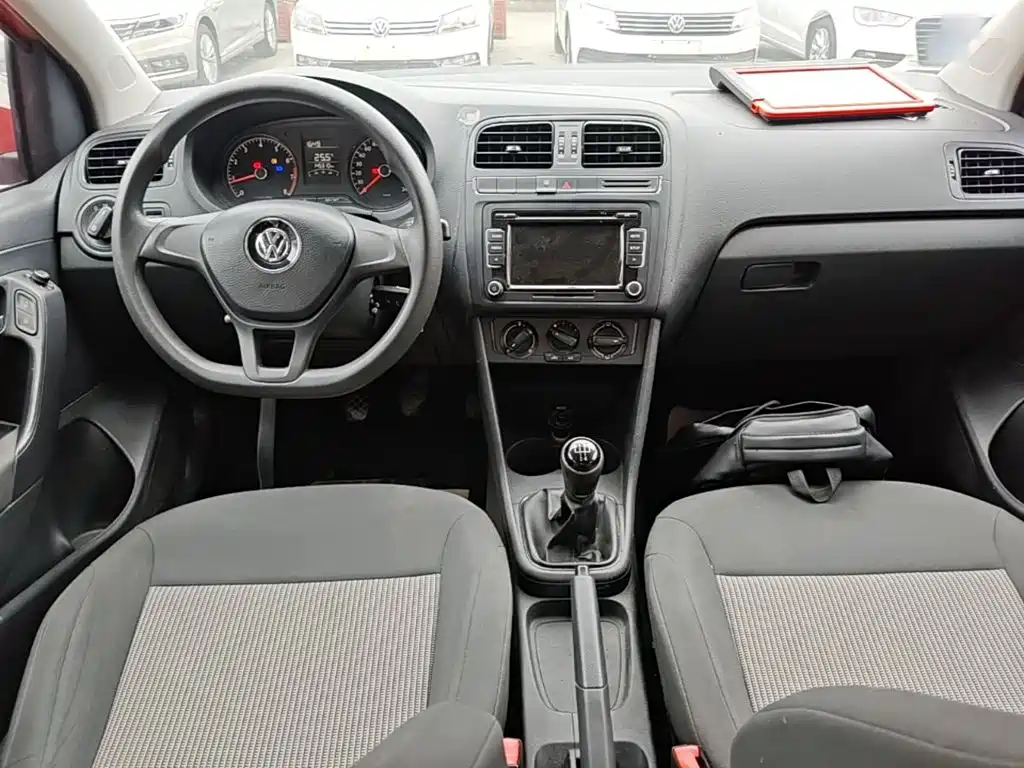 Volkswagen Polo 2015 — фото 10