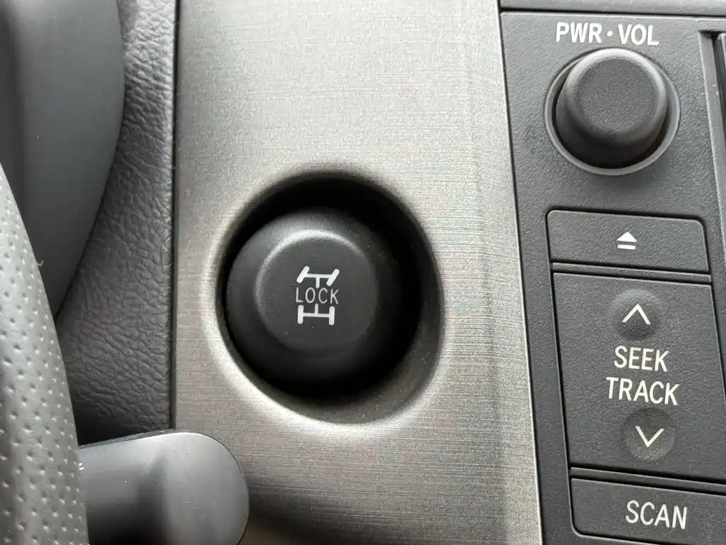 Toyota RAV4 2011 — фото 15