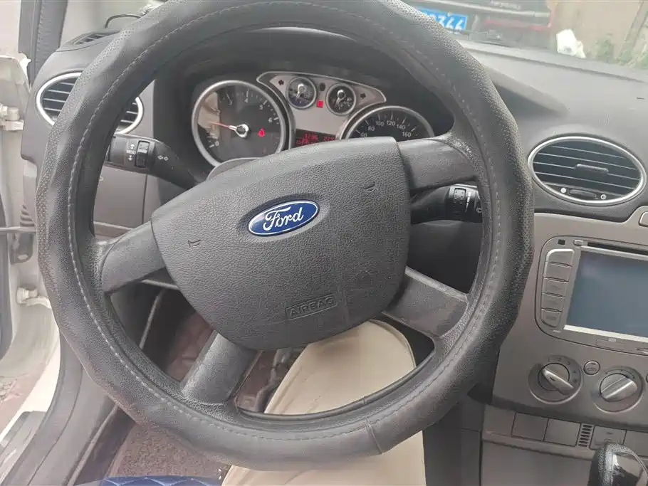 Ford Focus 2013 — фото 15