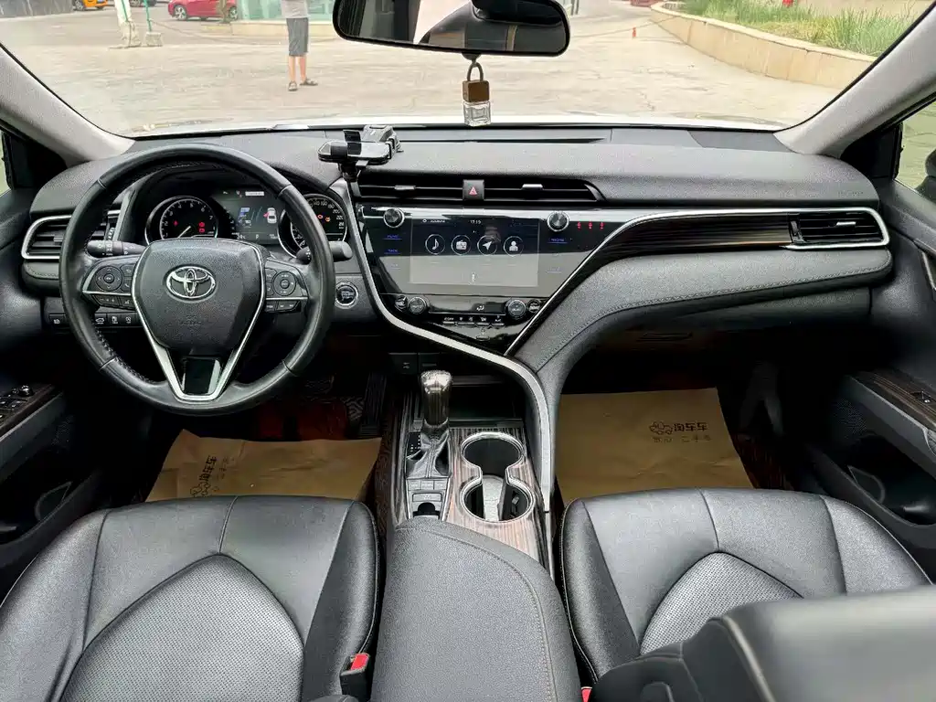 Toyota Camry 2019 — фото 5