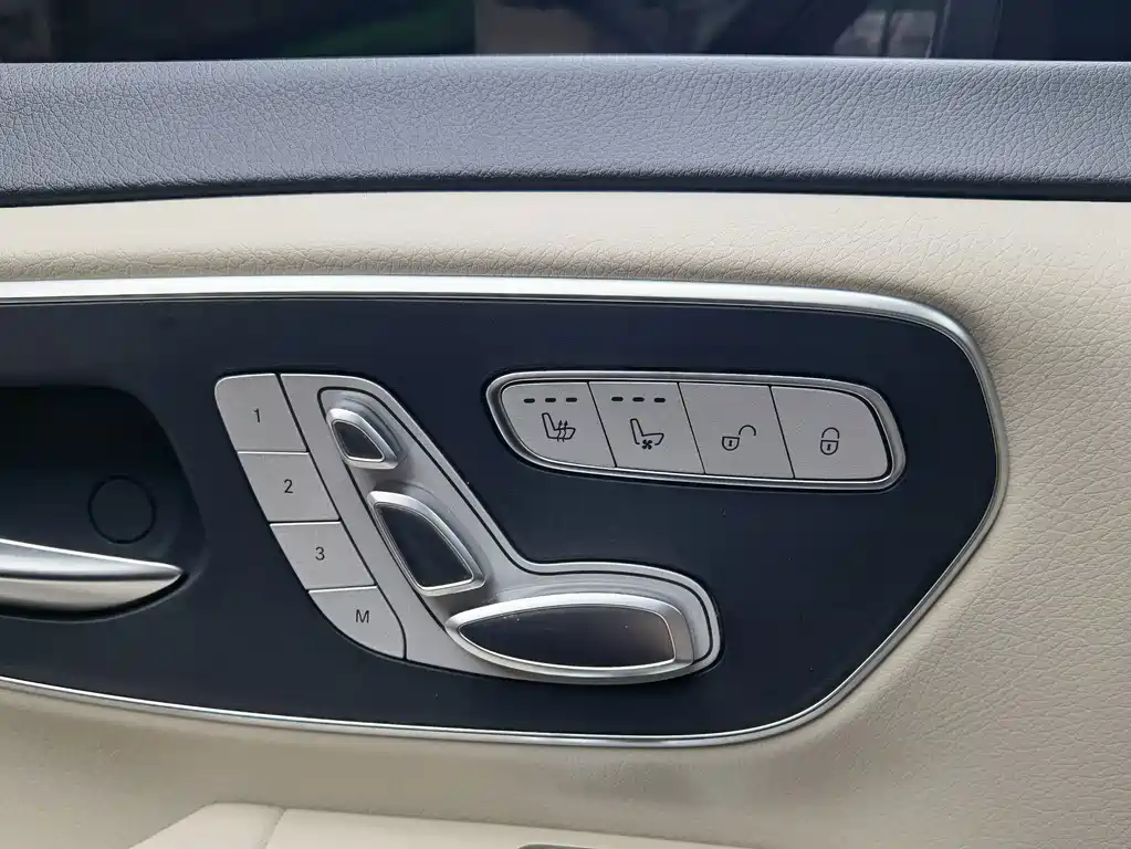 Mercedes-Benz V-Class 2024 — фото 17