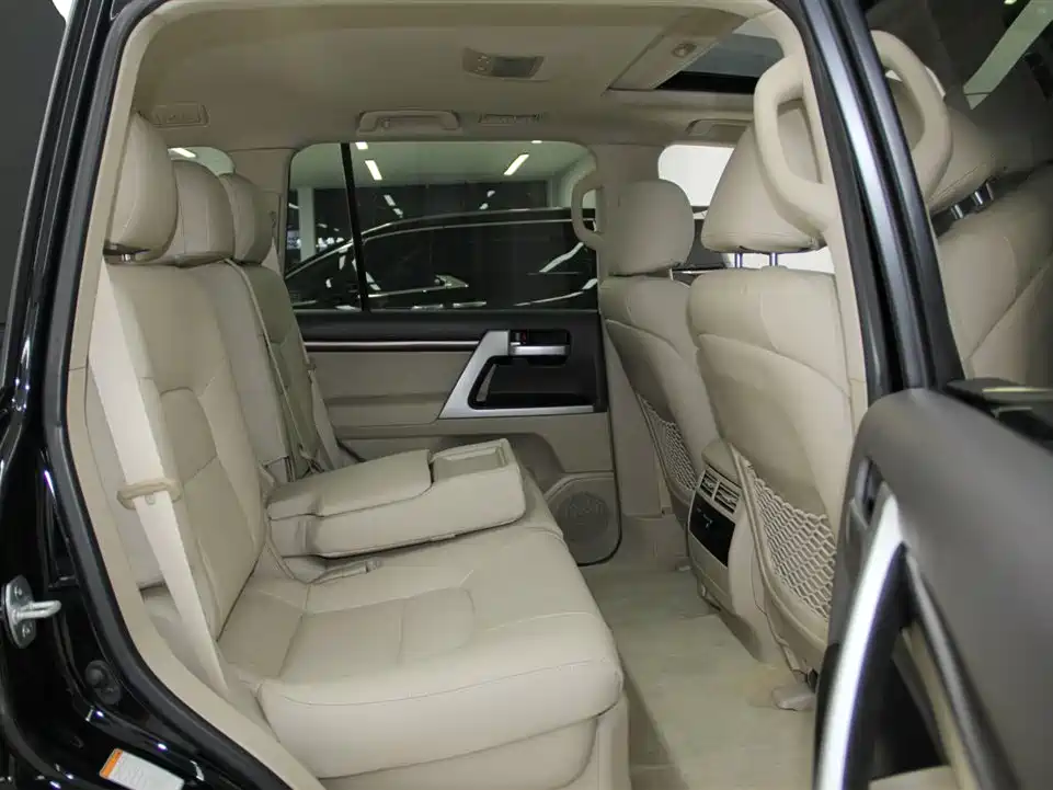 Toyota Land Cruiser 2020 — фото 9