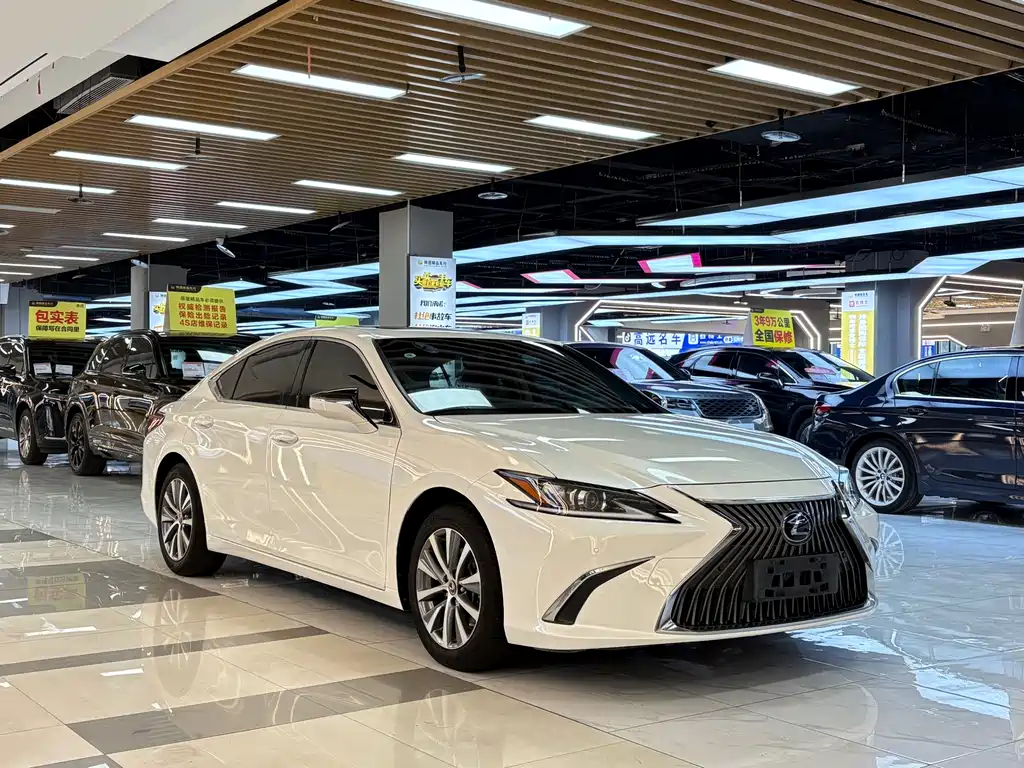 Lexus ES 2020 — фото 7