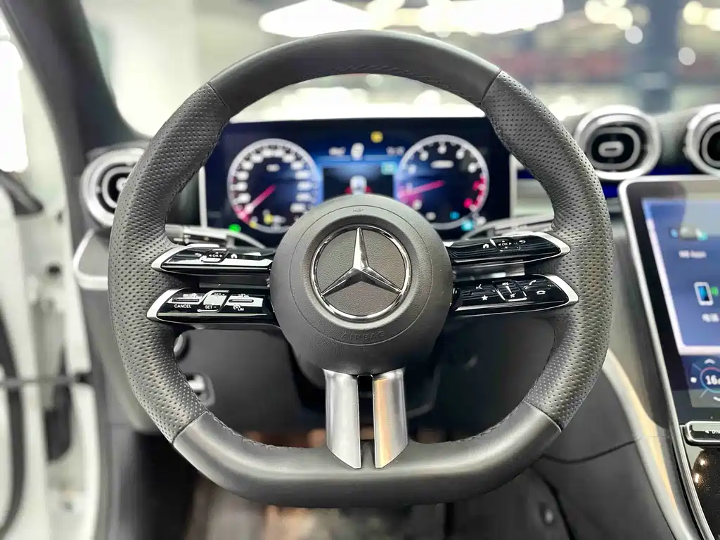 Mercedes-Benz C-Class 2024 — фото 11