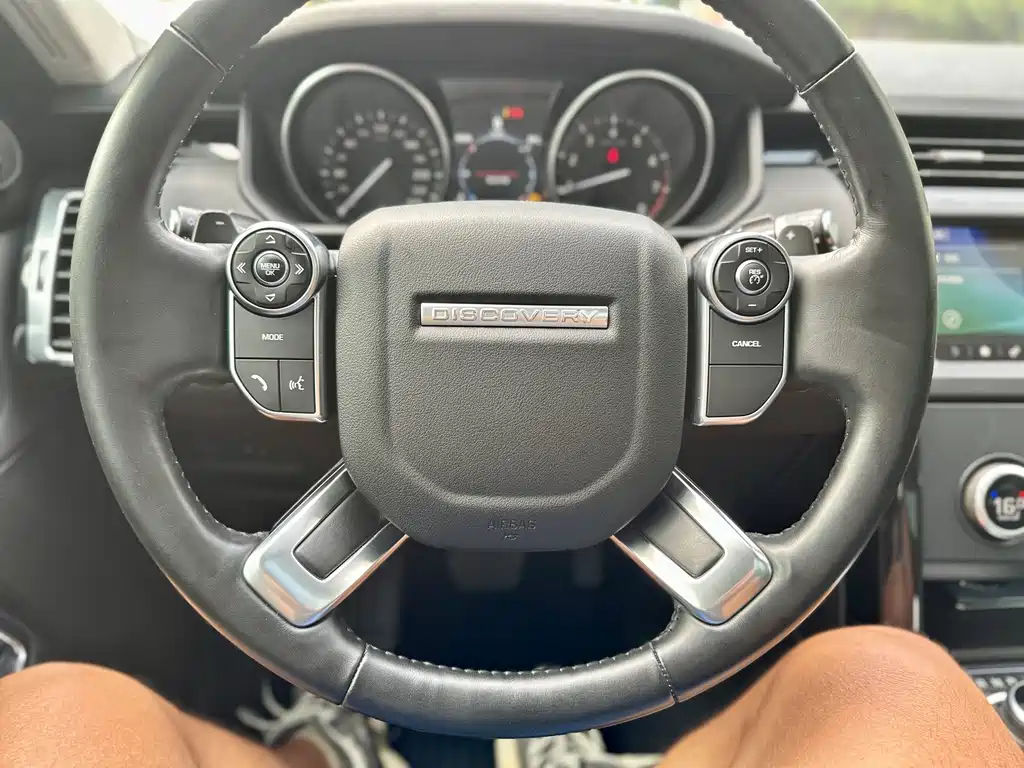 Land Rover Discovery 2018 — фото 25