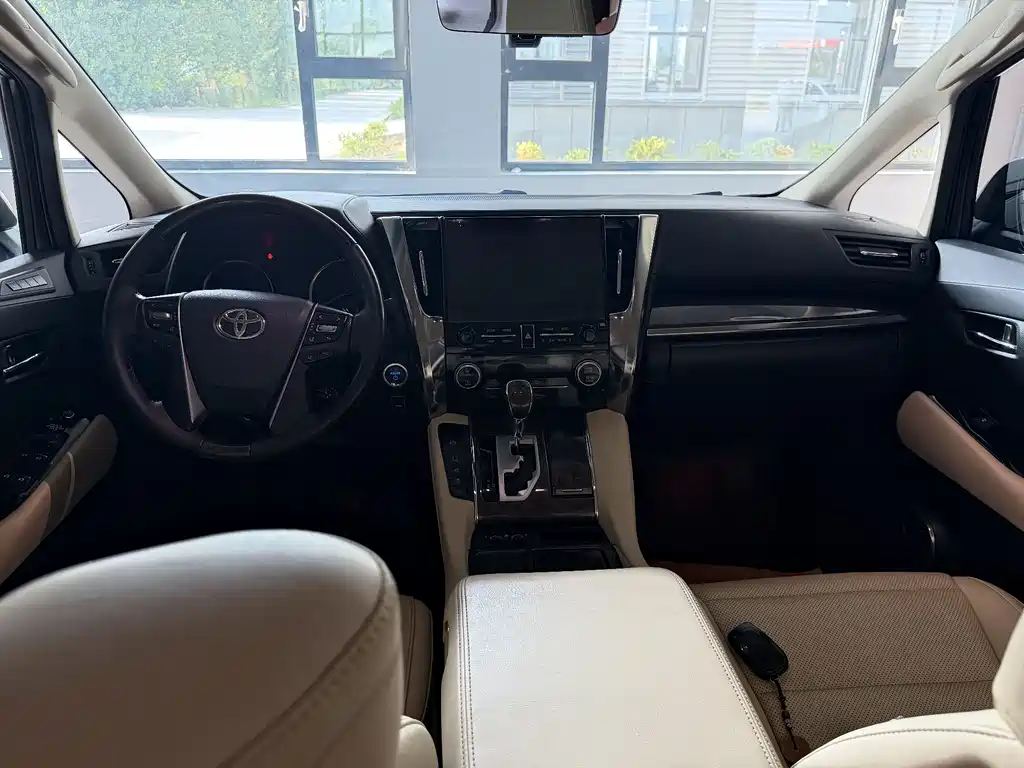 Toyota Vellfire 2021 — фото 9