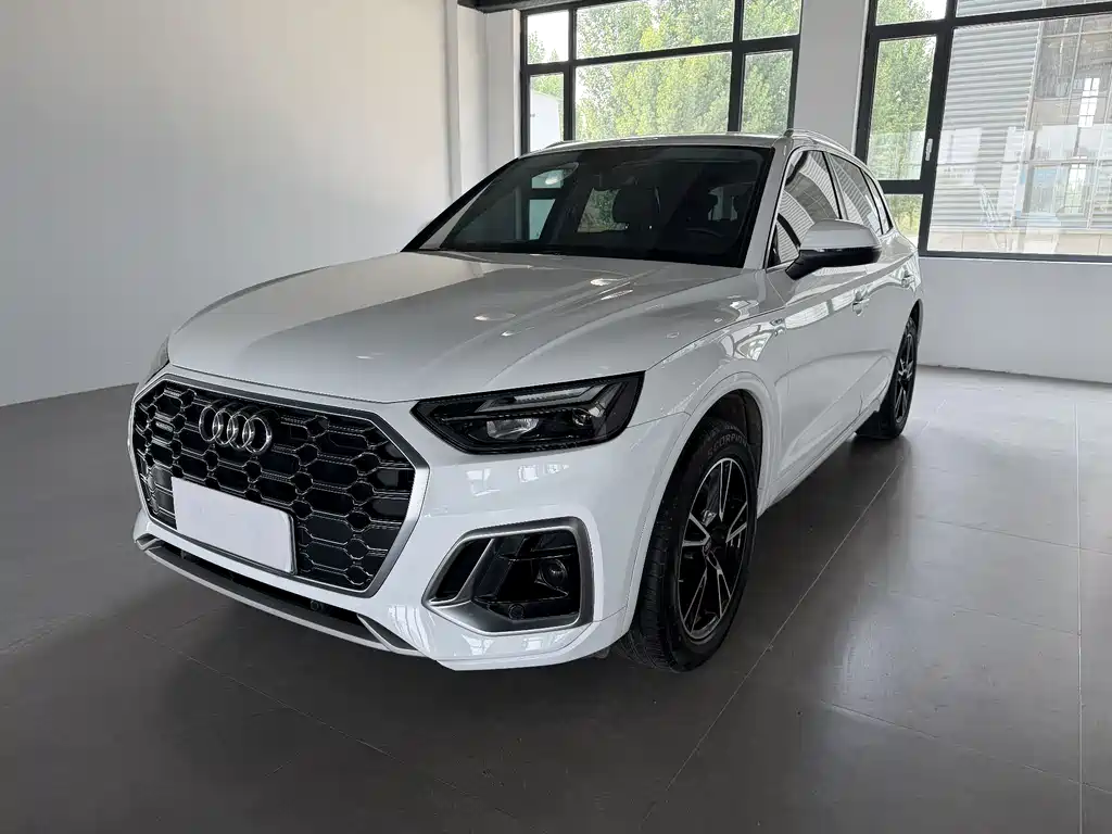 Audi Q5L 2022 — фото 1