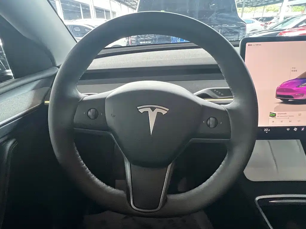 Tesla Model Y 2024 — фото 11